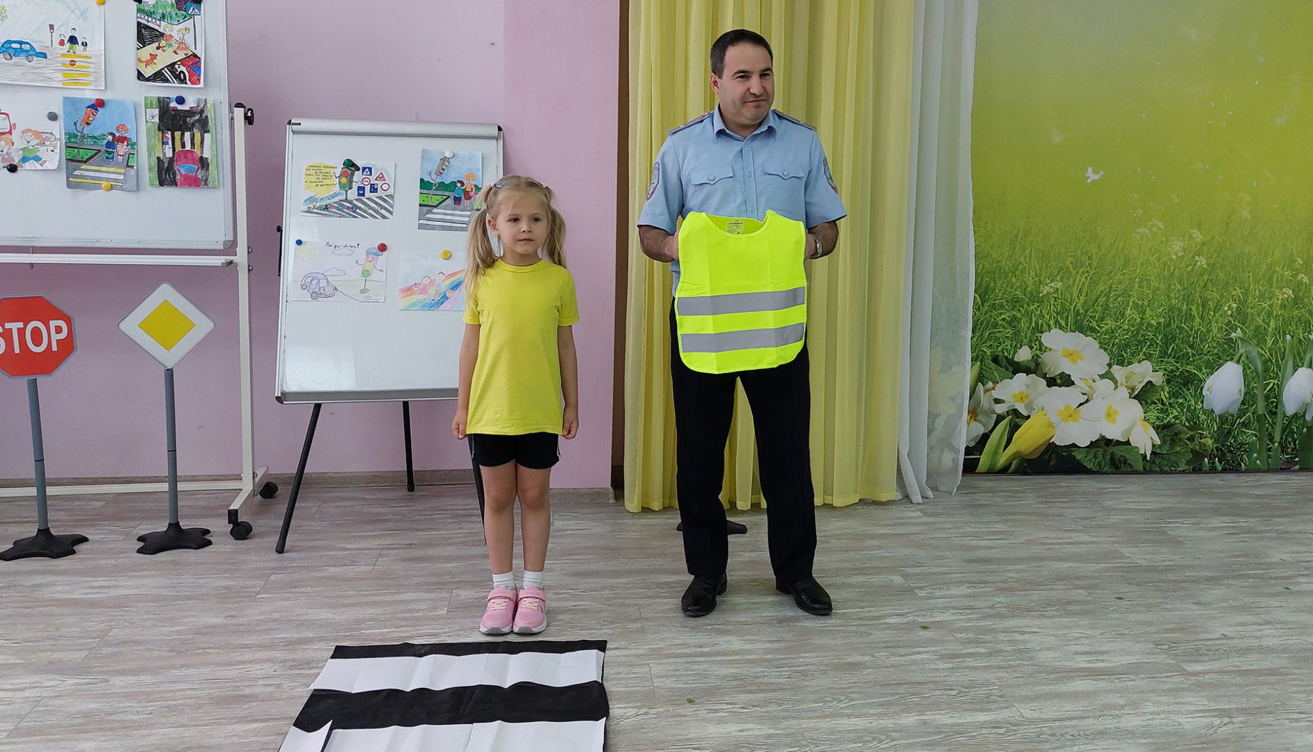 Акцию «Важные мысли на дороге» провели белореченские полицейские в детском саду