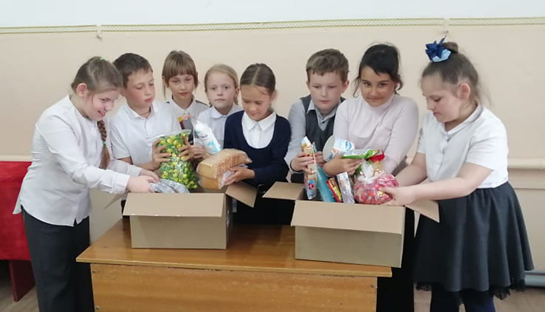 Коллектив Верхневеденеевской школы провёл социальную акцию «Zащитникам Отечества»