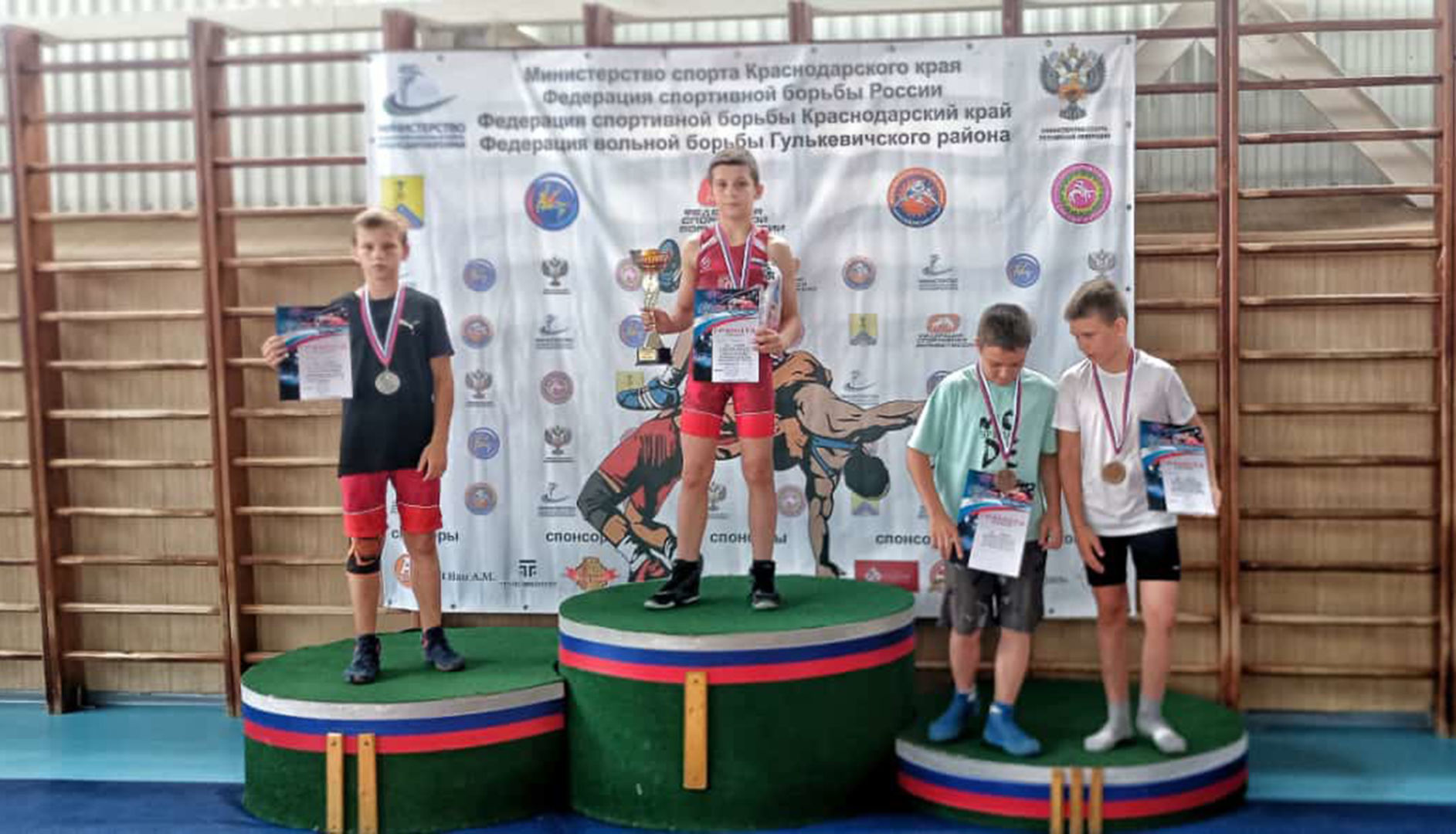 Белореченские борцы привезли две золотые медали с турнира в Гулькевичах