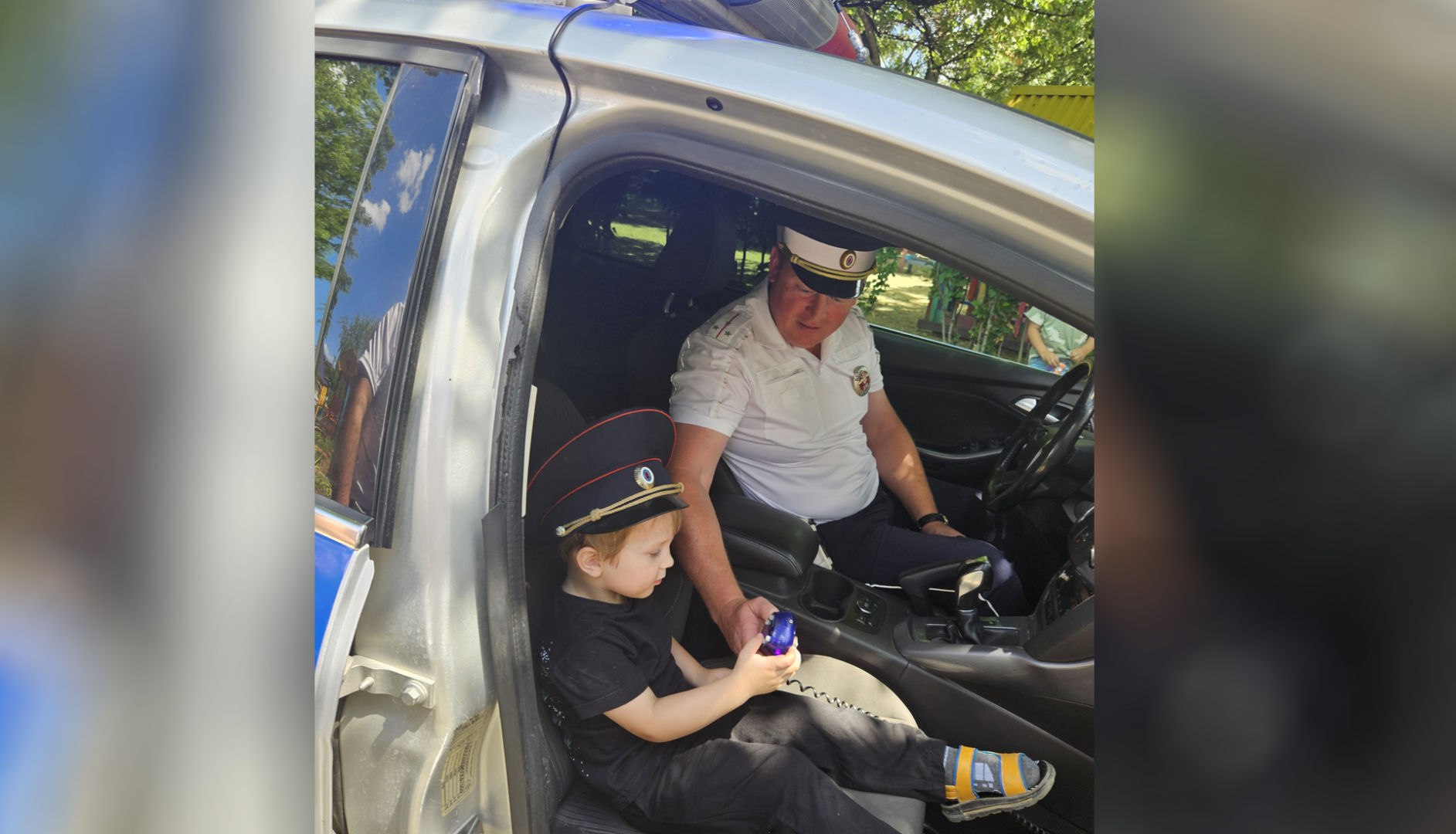 Автоинспекторы обучают белореченских дошкольников дорожной безопасности