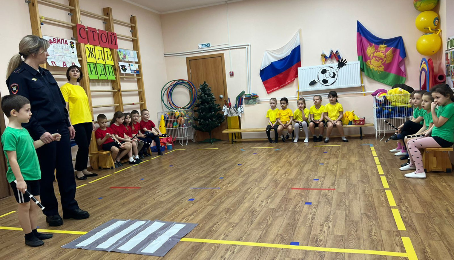 В белореченских детских садах автоинспекторы организуют эстафеты по ПДД
