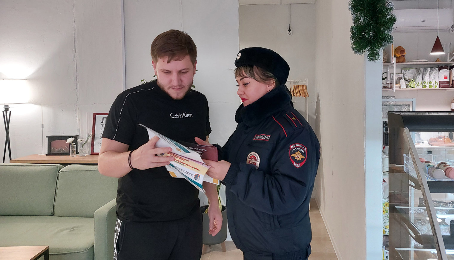 Полицейские рассказали белореченцам о том, как не стать жертвами мошенников