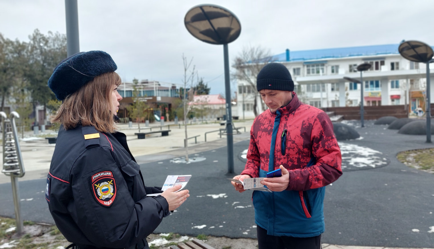 Сотрудники белореченской полиции проводят профилактические беседы с гражданами