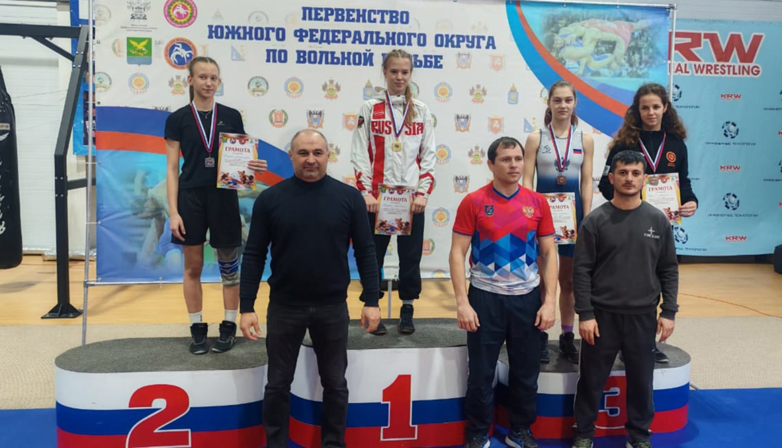 В нелёгкой борьбе белореченские девушки выстояли