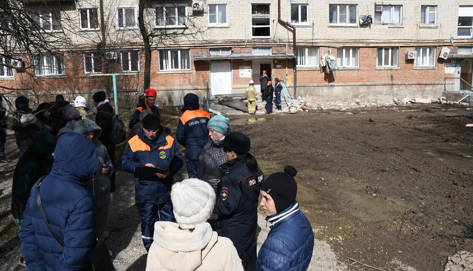 Жильцы пострадавшего дома в Белореченске смогли взять необходимые вещи из своих квартир
