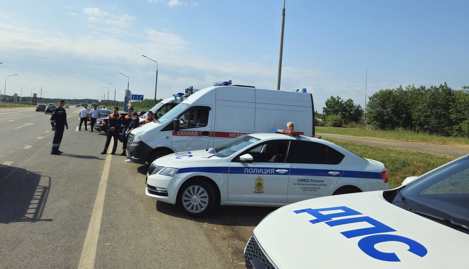 Белореченские автоинспекторы пожелали безопасной дороги отпускникам