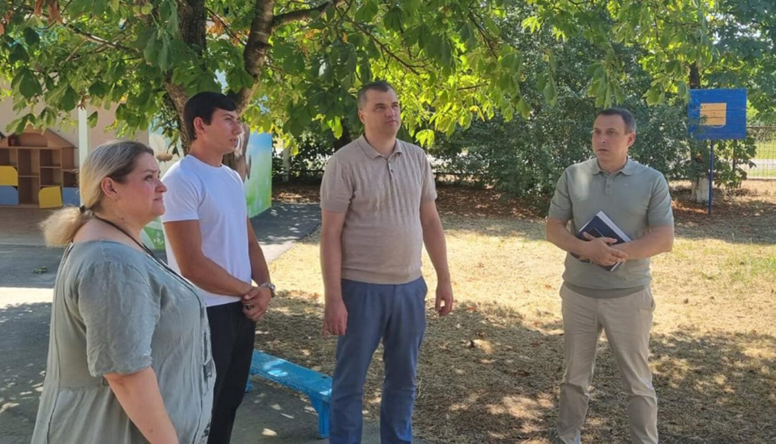 Алексей Косач проверил ремонты кровель в детских садах Школьного и Великовечного