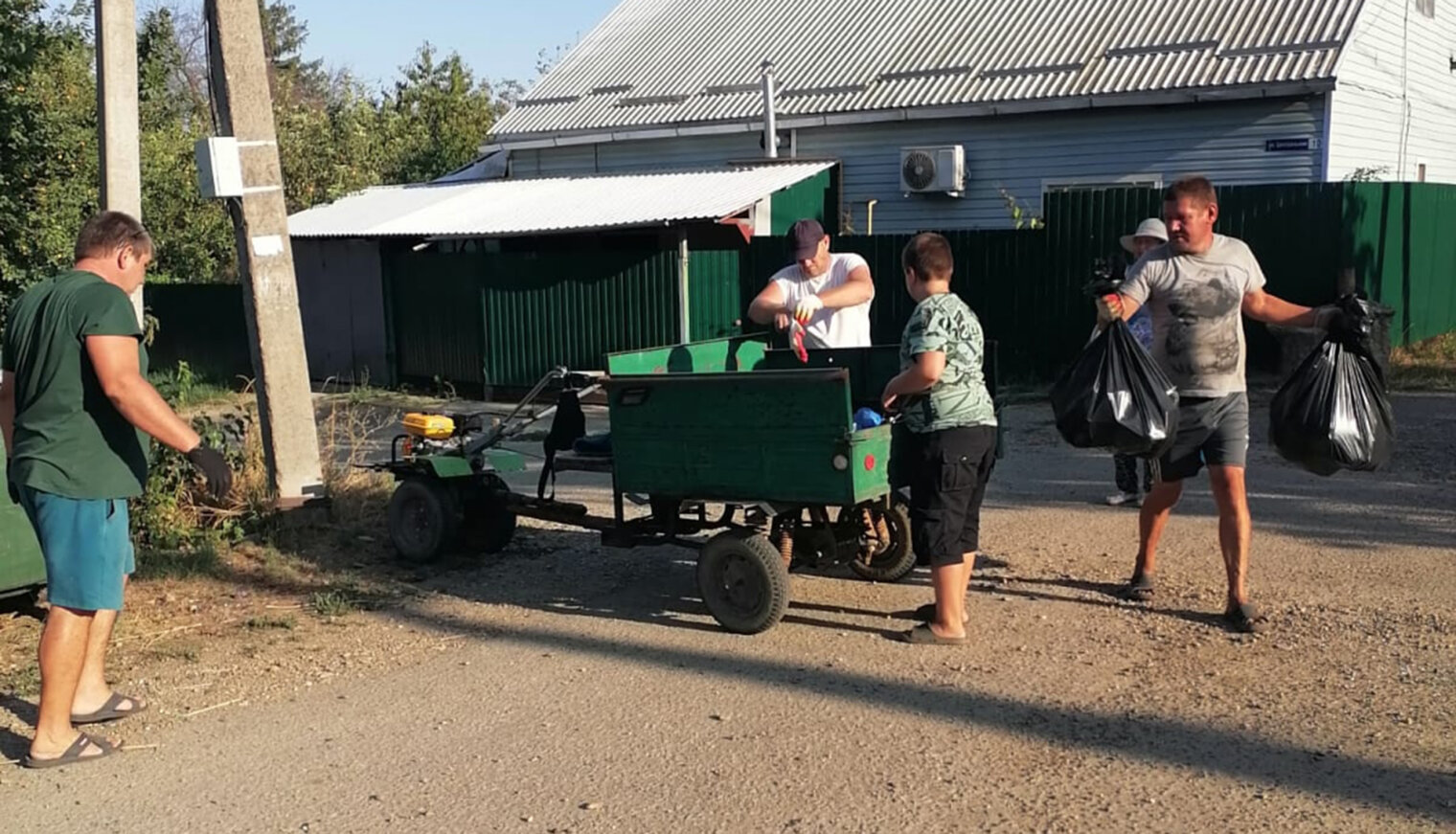 Жители Верхневеденеевского организовали и провели воскресник