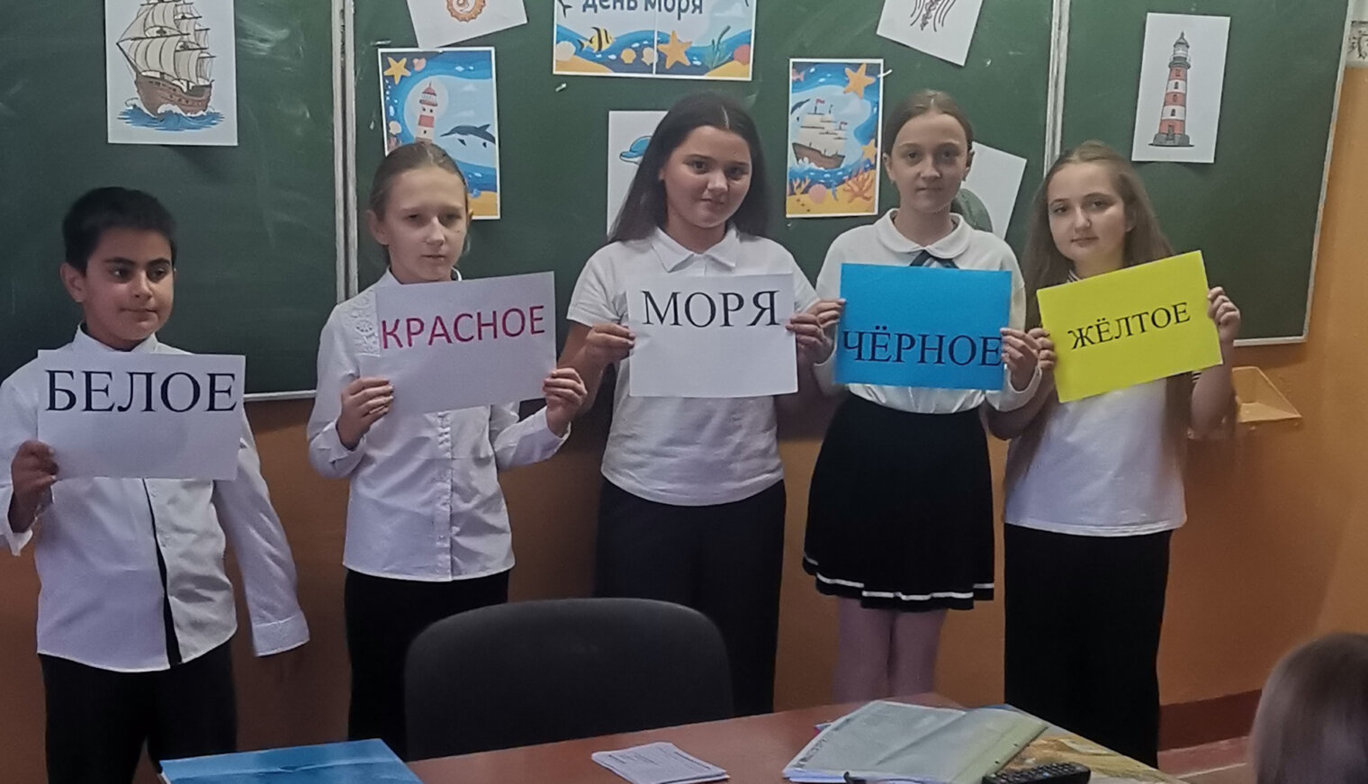 Ученики посёлка Верхневеденеевского отметили Всемирный день моря
