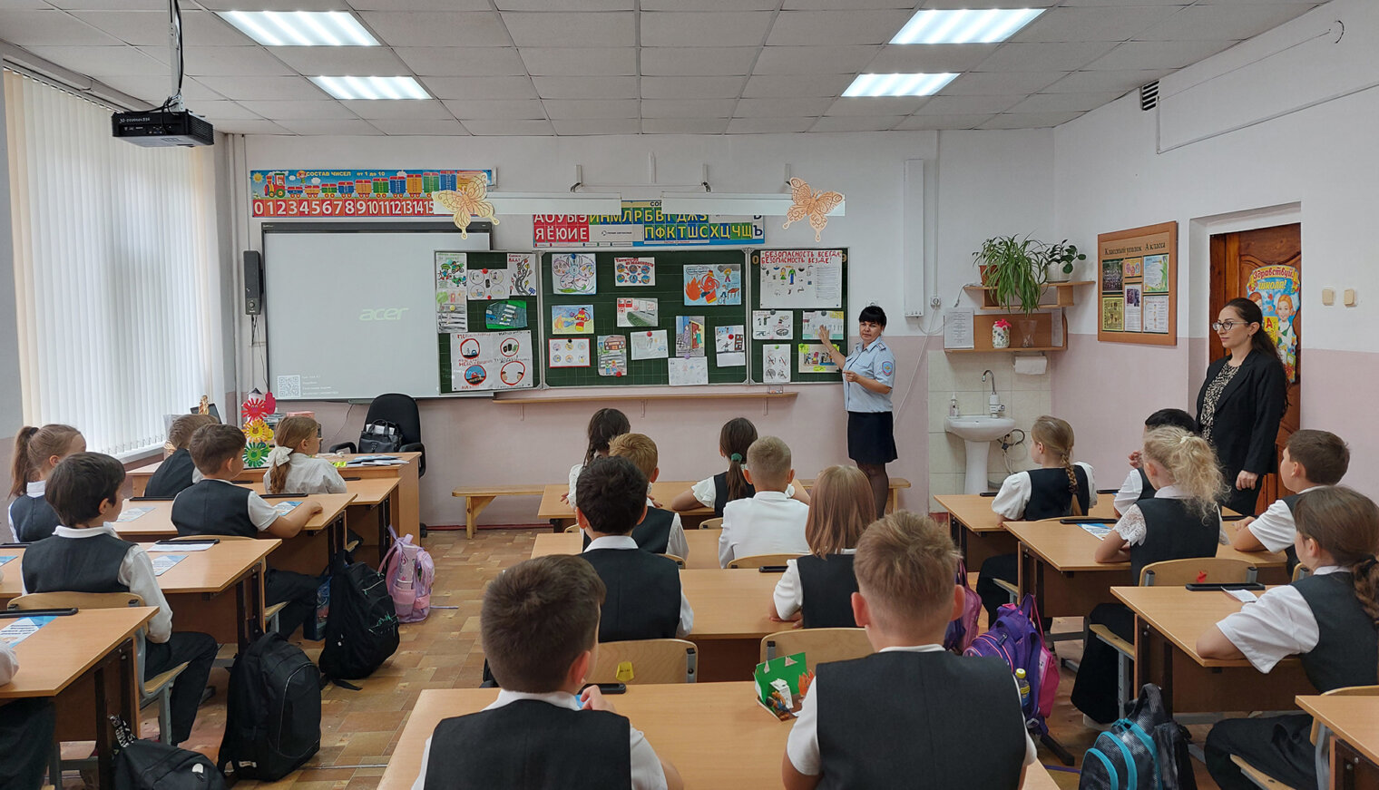 В Белореченске прошёл урок «Пятерка безопасности» для младших школьников