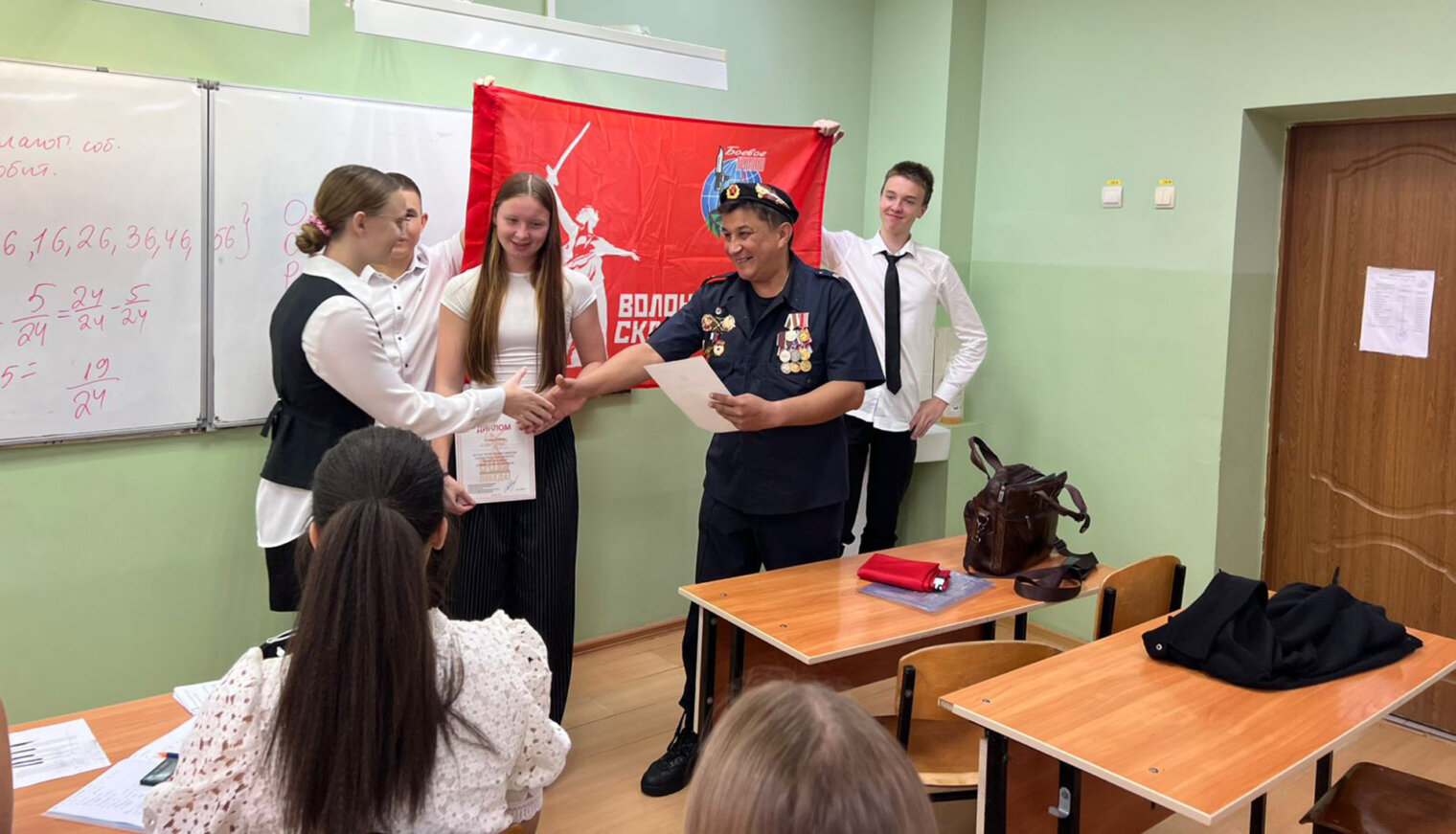 В посёлке Родники наградили юных патриотов