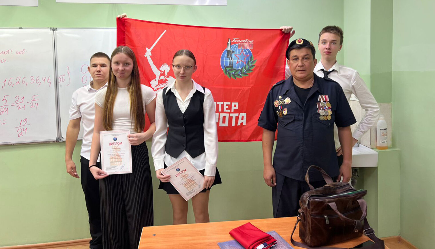 В посёлке Родники наградили юных патриотов