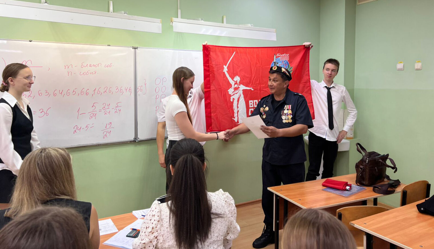 В посёлке Родники наградили юных патриотов