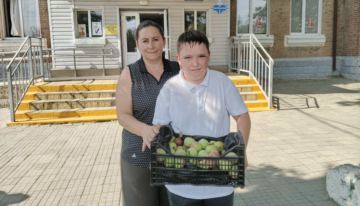 Школьники Белореченска передали тепло родного края бойцам СВО