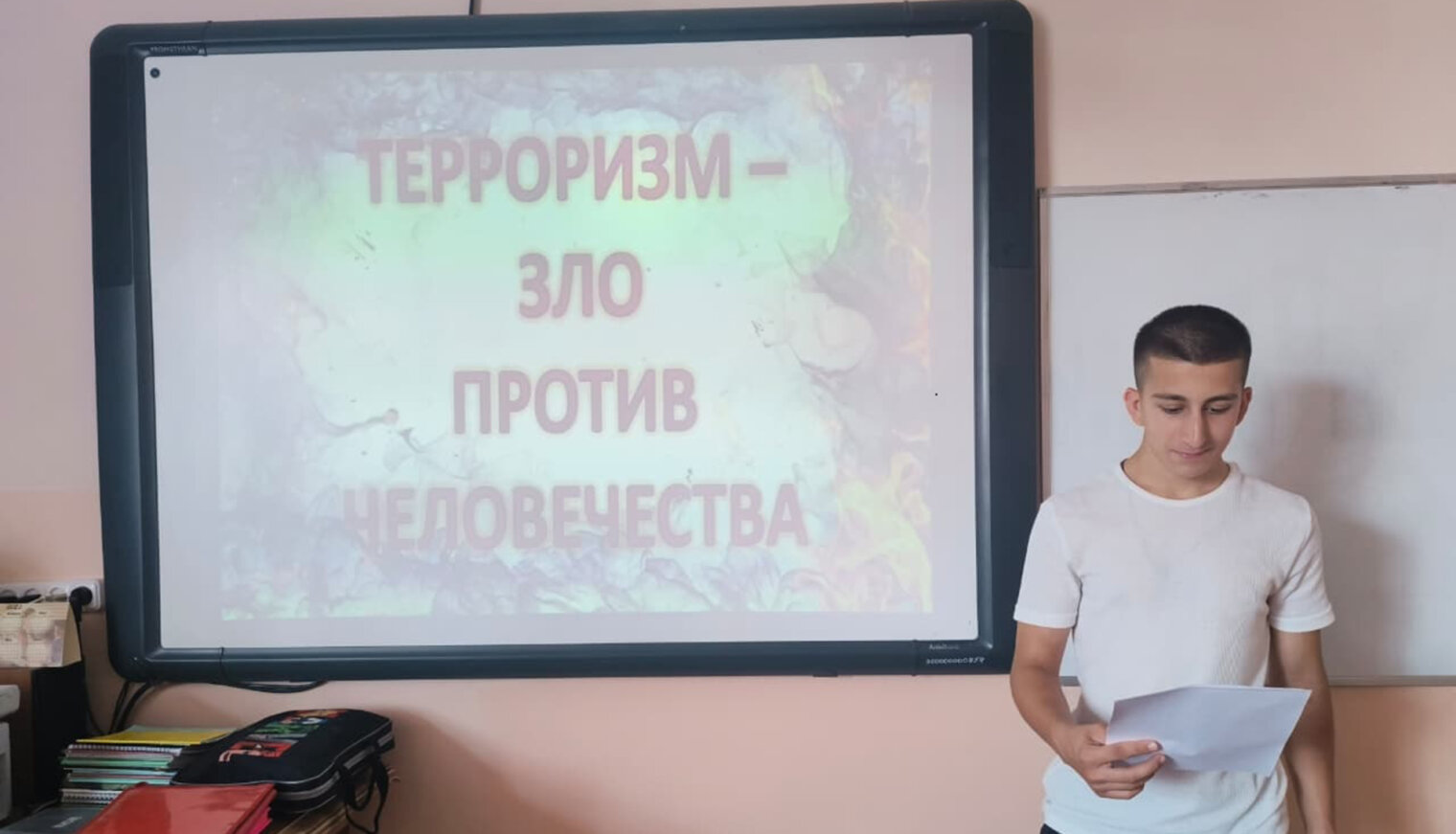 В белореченской гимназии сегодня говорили о ценности мира и безопасности