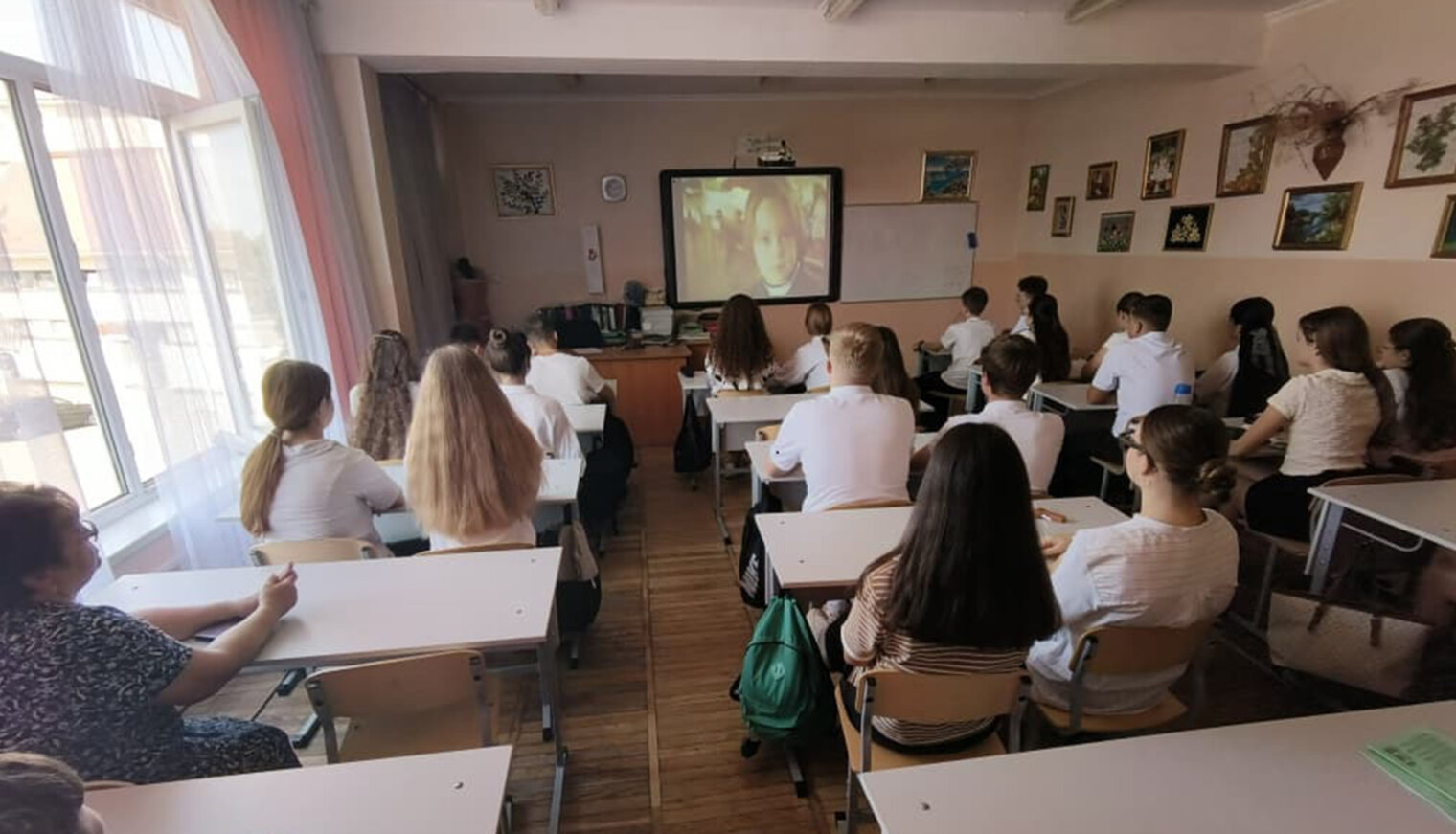 В белореченской гимназии сегодня говорили о ценности мира и безопасности