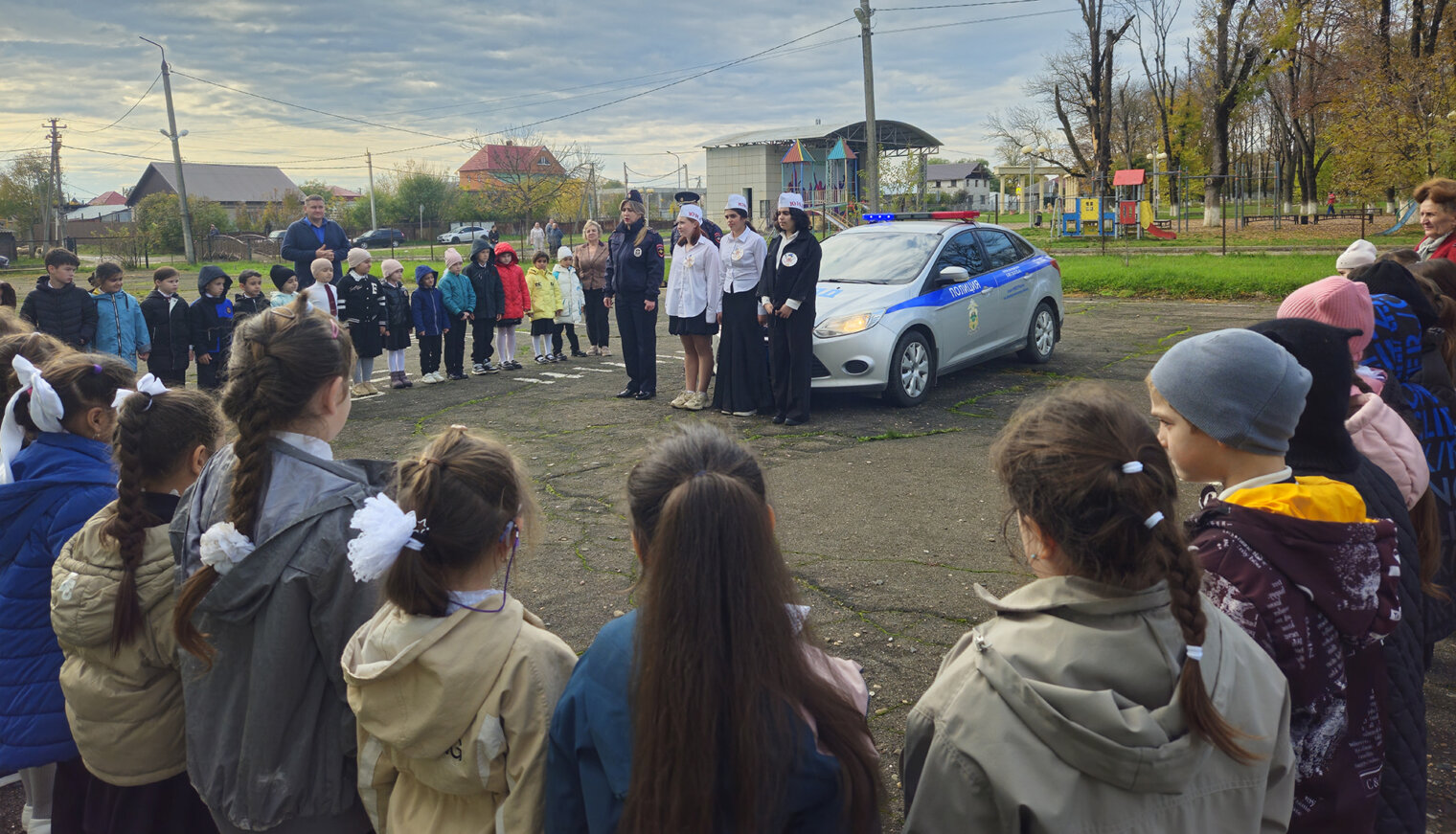 Белореченские автоинспекторы проводят практические занятия для первоклассников