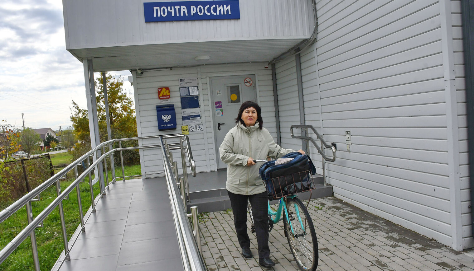 Посылки, газеты и доброе слово от почтальонов посёлка Дружного