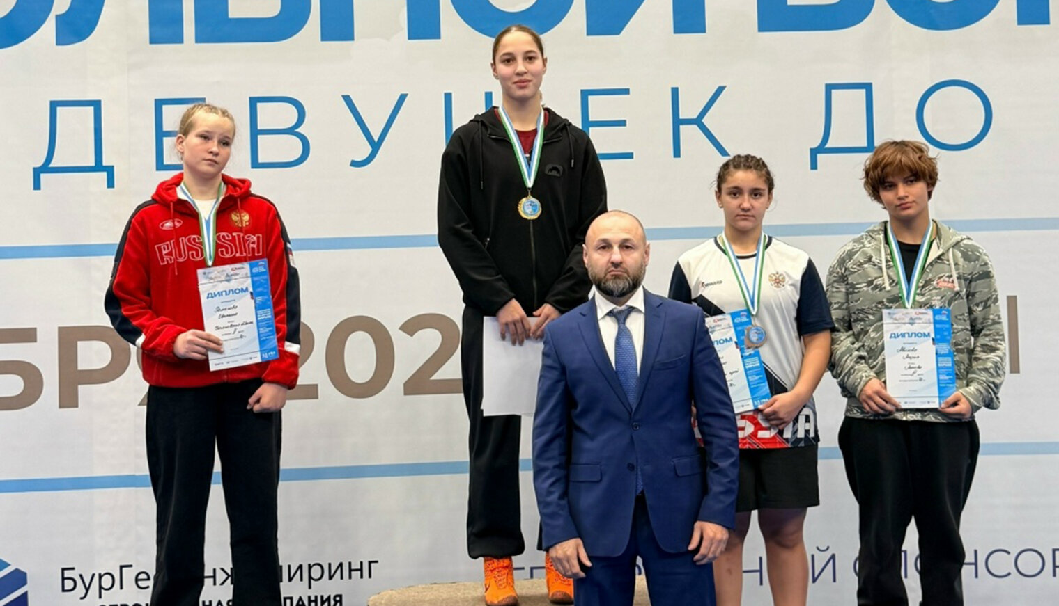 Белореченские девушки-борцы в составе сборной края стали лучшими в России