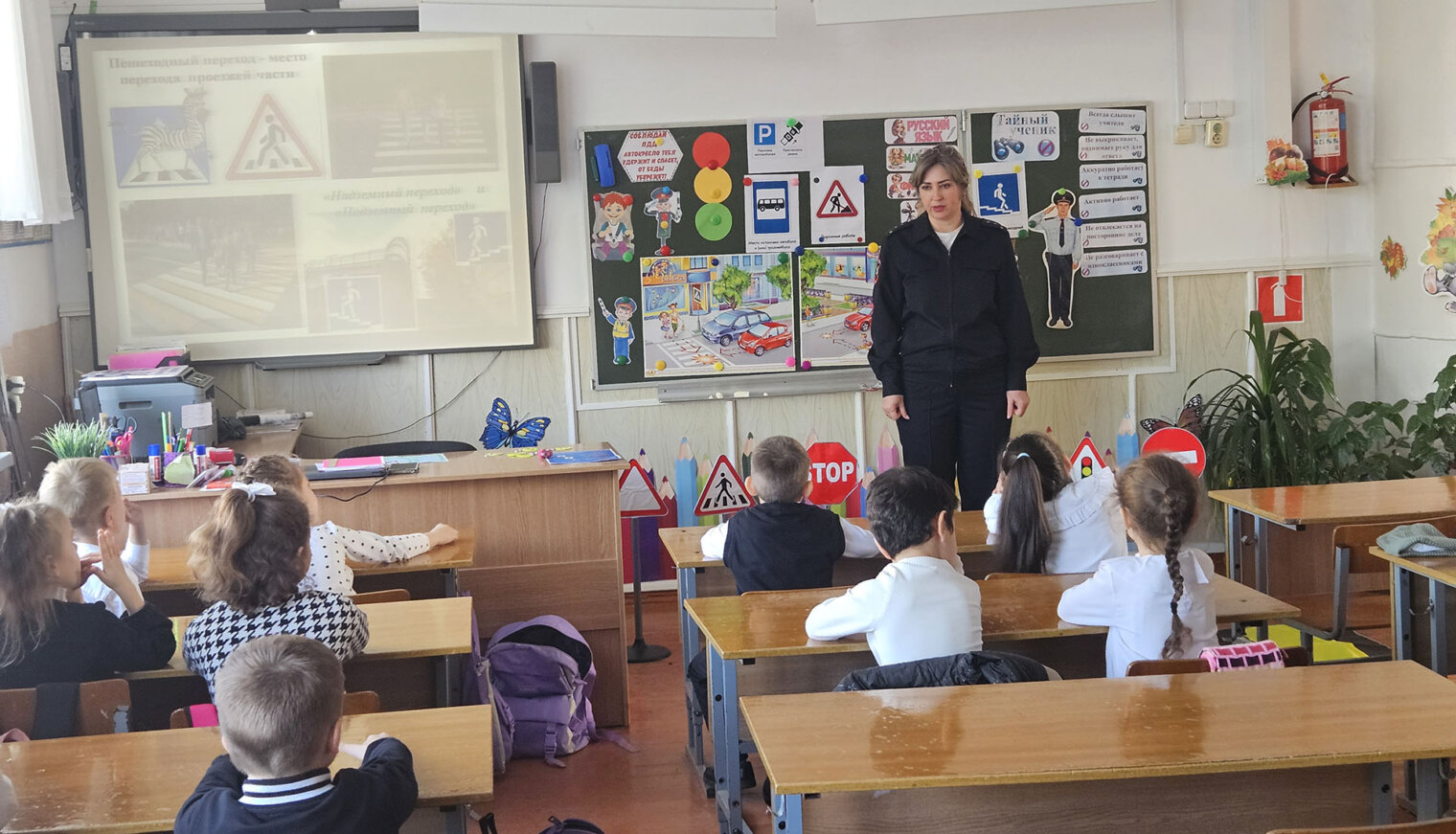 В Белореченске автоинспекторы провели урок безопасности для первоклассников