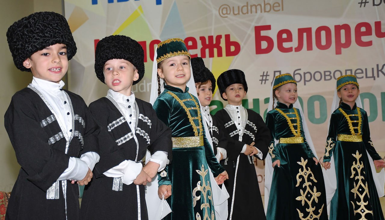 Традиционный фестиваль «Дружат дети всей Земли» провёл белореченский д/с №9