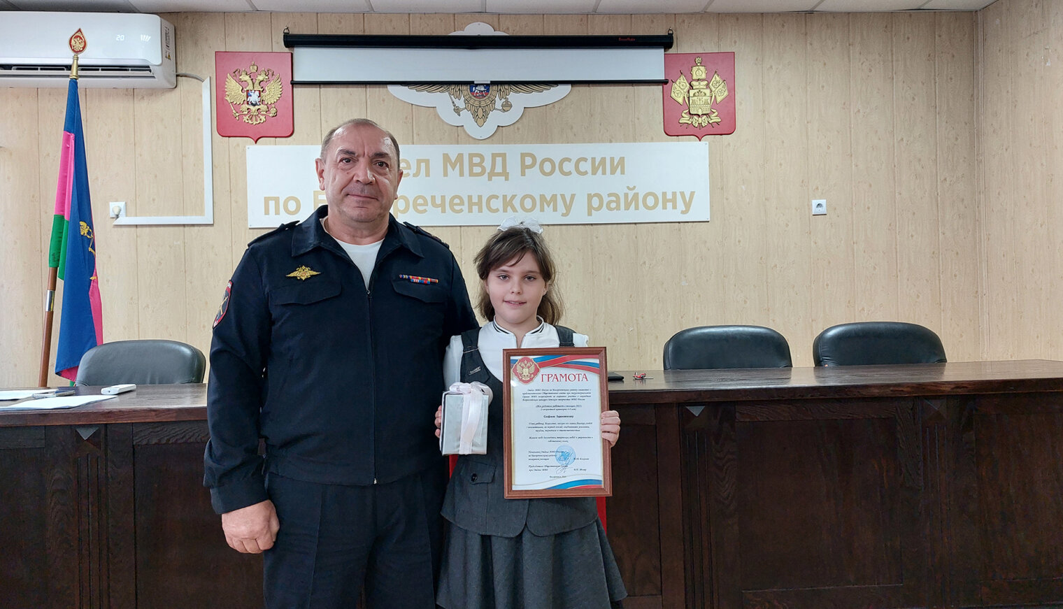 Юные белореченцы, нарисовавшие своих родителей-полицейских, получили награды