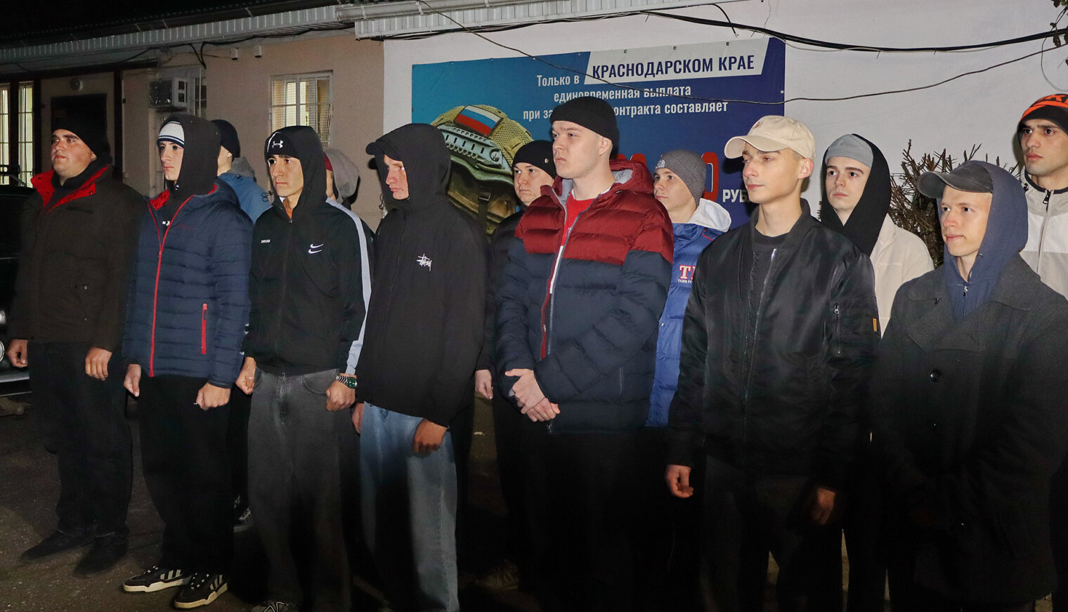 Честь, долг и отцовские напутствия: как в Белореченске провожали в армию новобранцев