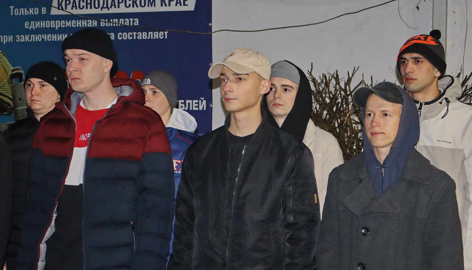 Честь, долг и отцовские напутствия: как в Белореченске провожали в армию новобранцев