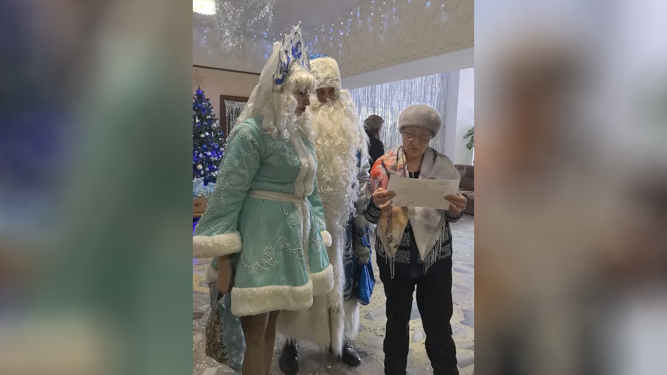 Дед Мороз и Снегурочка поздравляют белореченцев