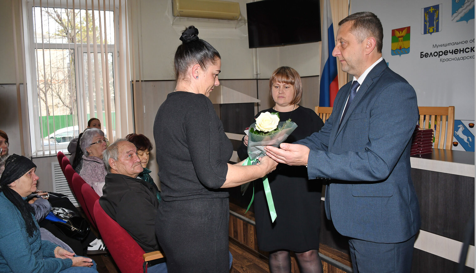 Глава Белореченского района и общественники поблагодарили матерей Героев