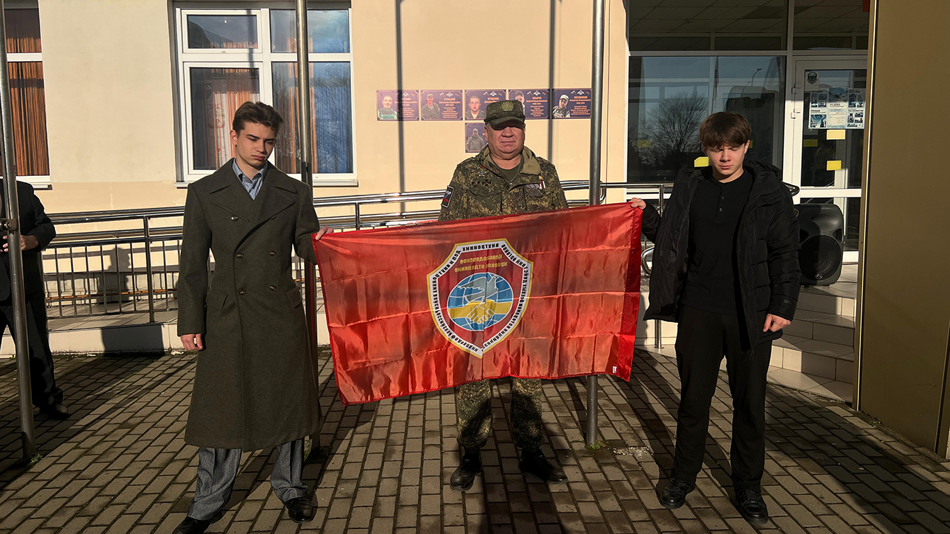 В школе пос. Родники увековечили память героев-выпускников