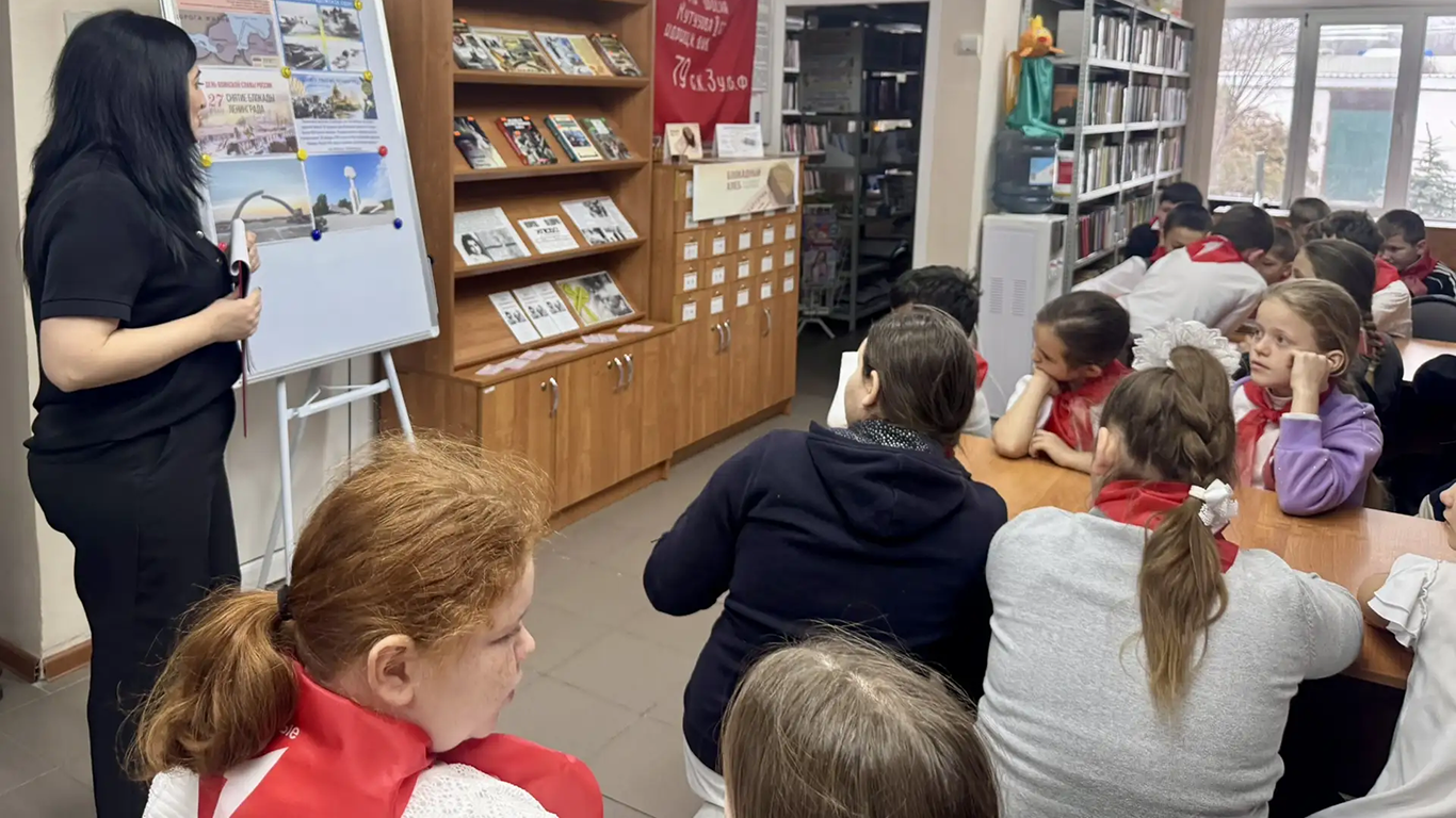 В Долгогусевской сельской библиотеке прошёл урок памяти «Блокада Ленинграда»
