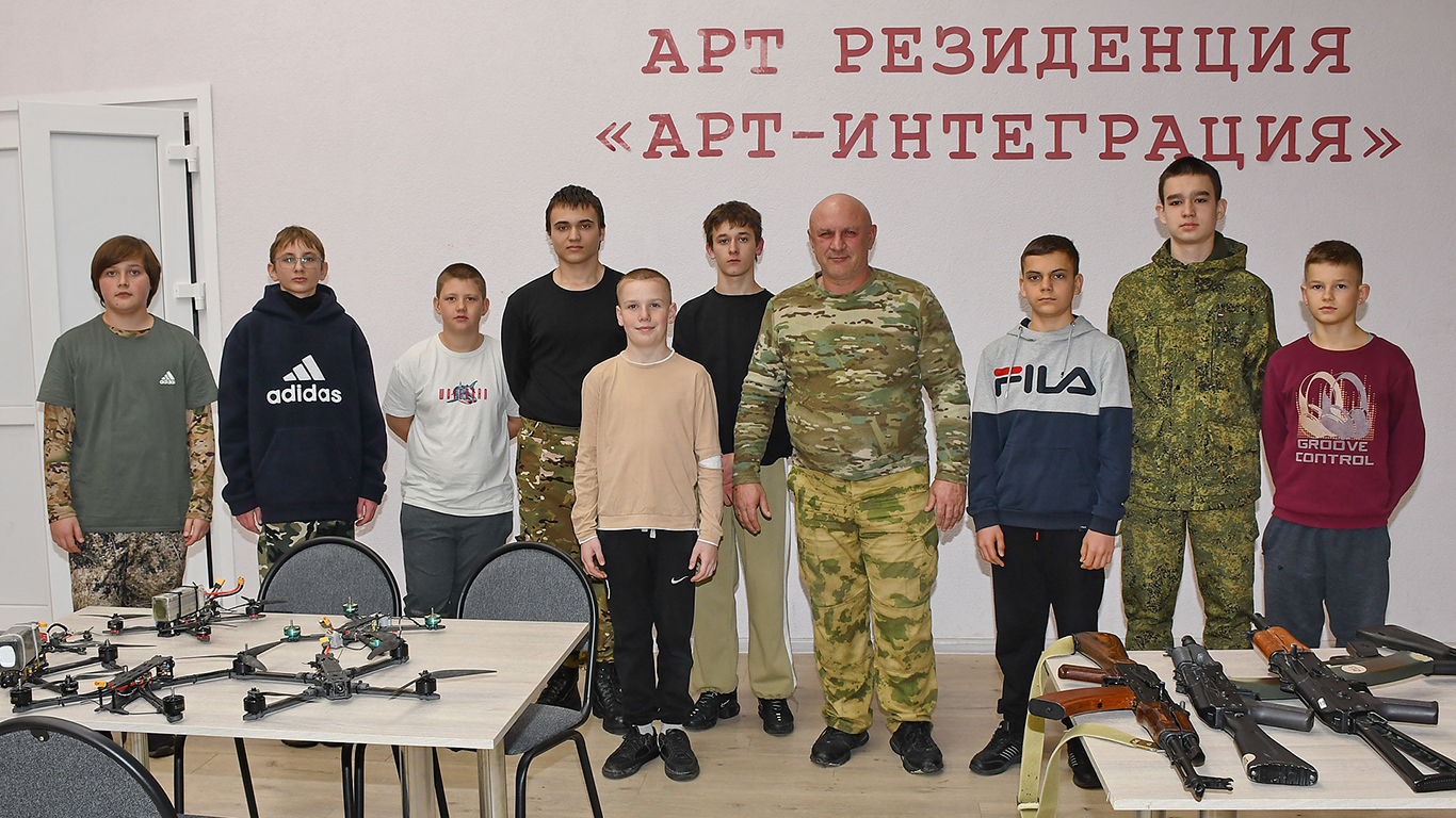 В станице Рязанской ребят из школы №18 обучают работе с БПЛА