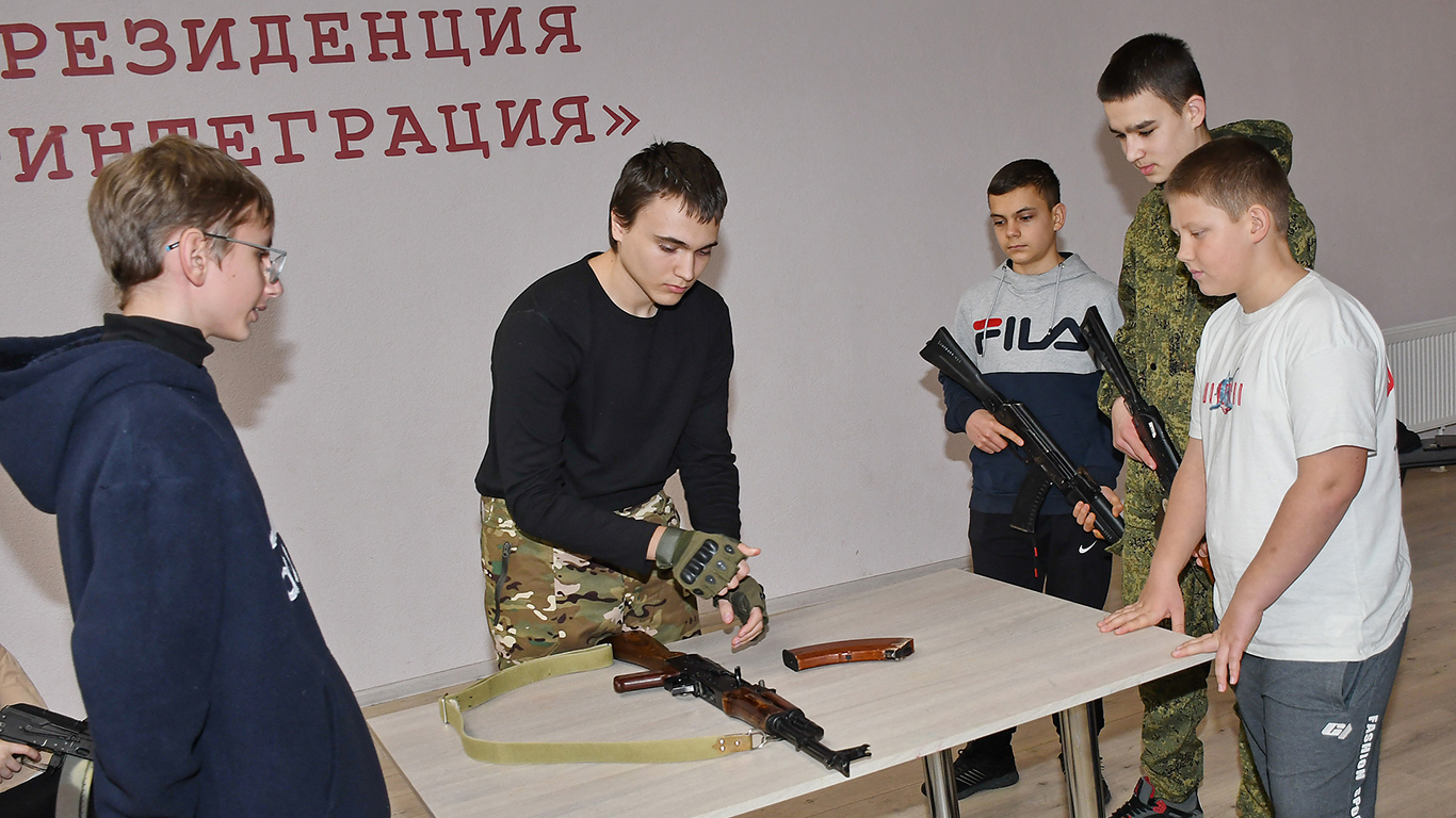 В станице Рязанской ребят из школы №18 обучают работе с БПЛА