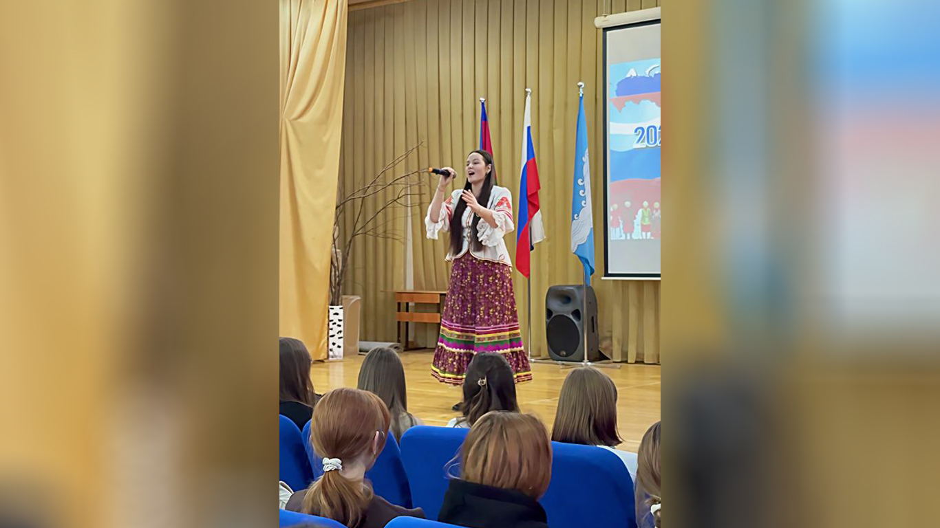 В Родниковской школе открыли Год единства народов России