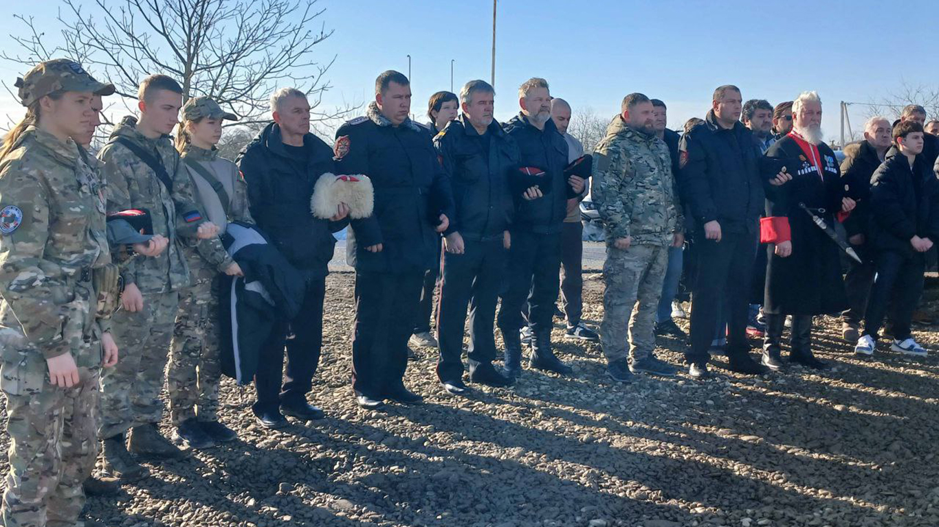 В посёлке Садовом освятили поклонный крест