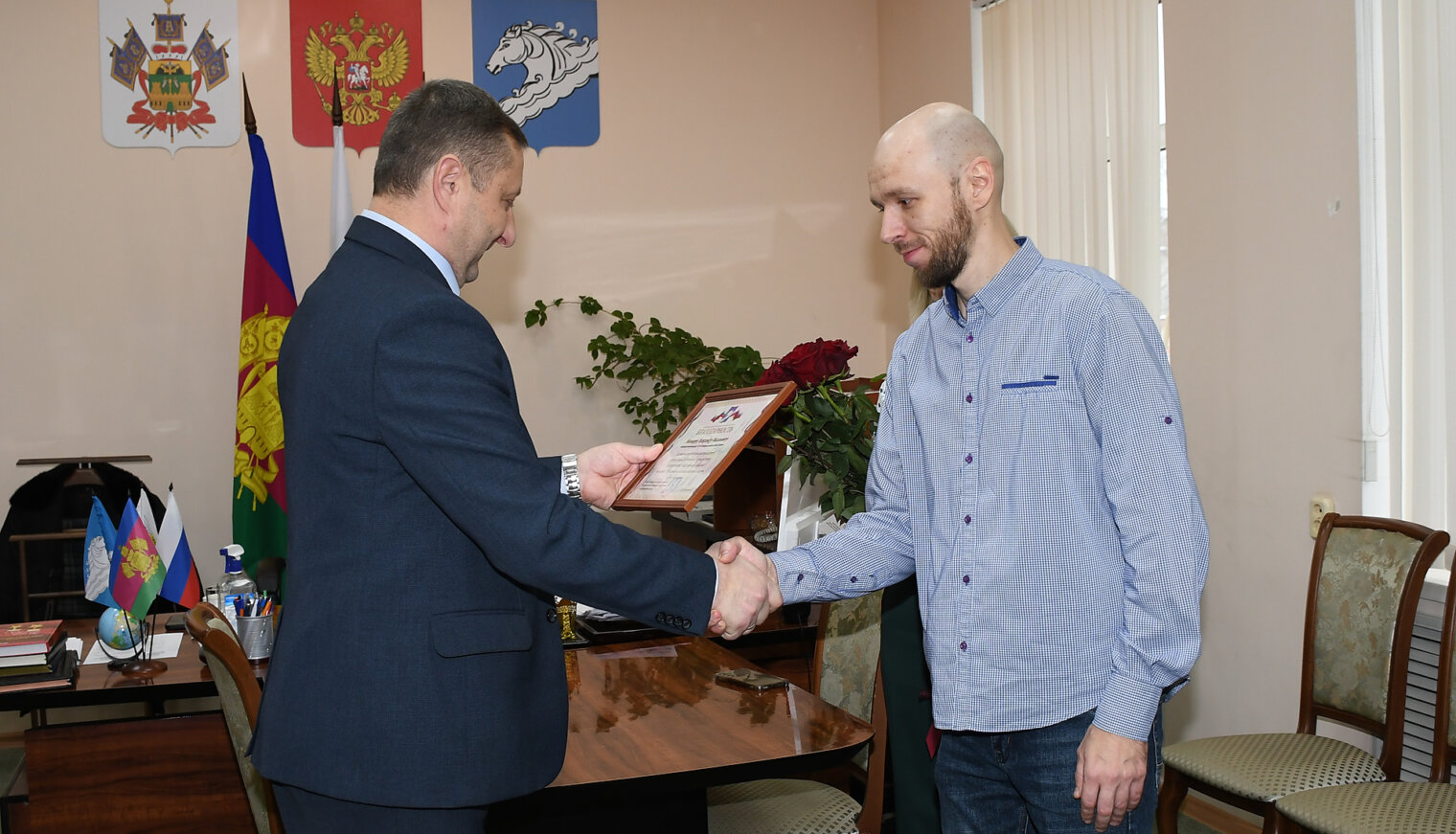 Глава Белореченского района поздравил сотрудников «Огней Кавказа» с юбилеем газеты
