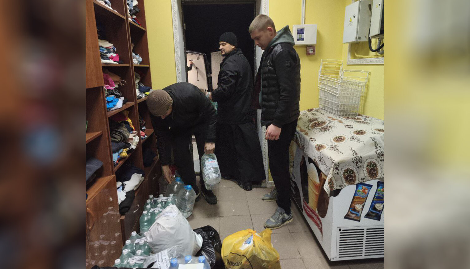 Гуманитарная помощь для раненых от благотворителей и Белореченского благочиния