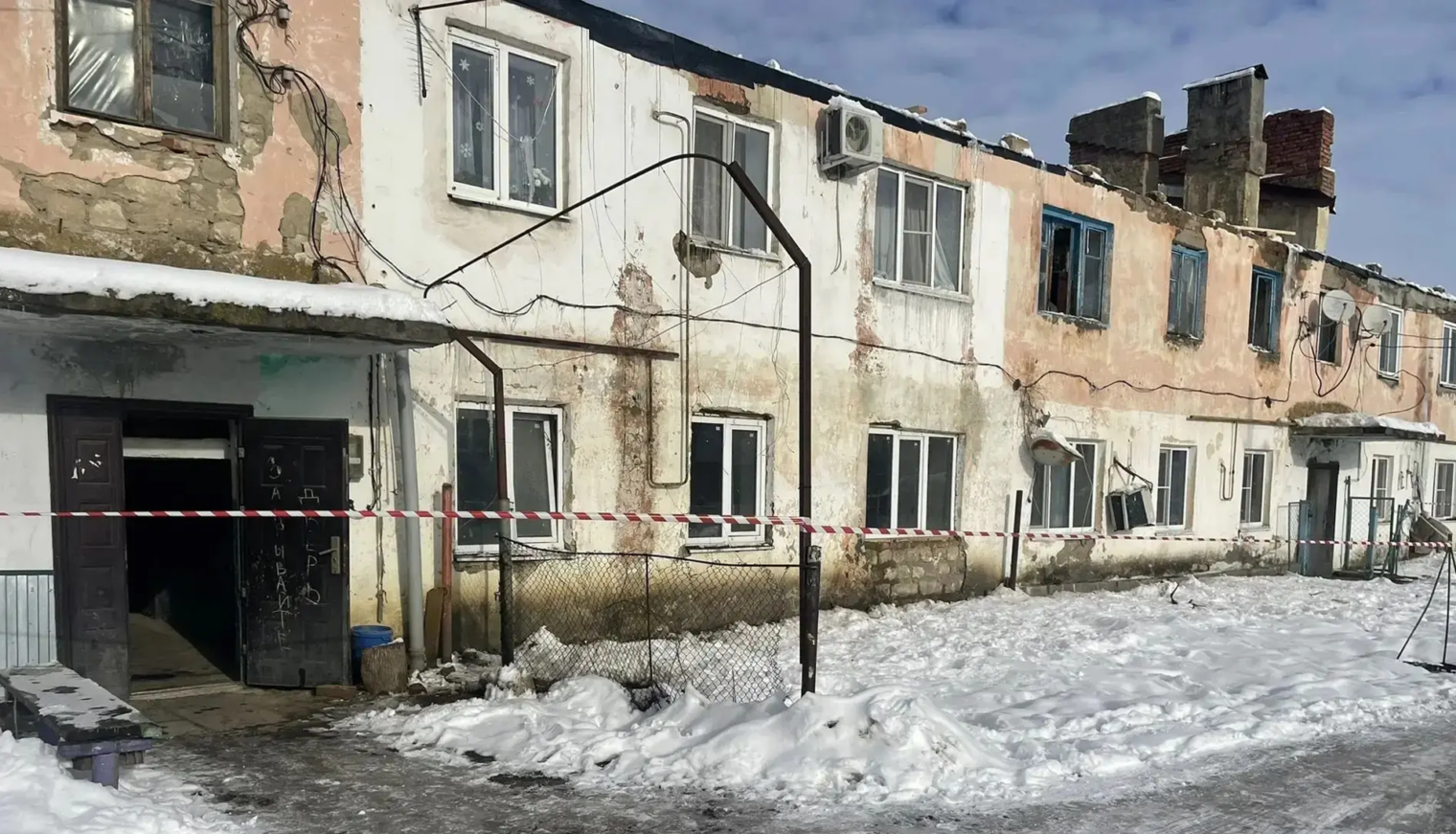Алексей Косач оплатил работу строительной техники для ремонта крыши в поселке Степном