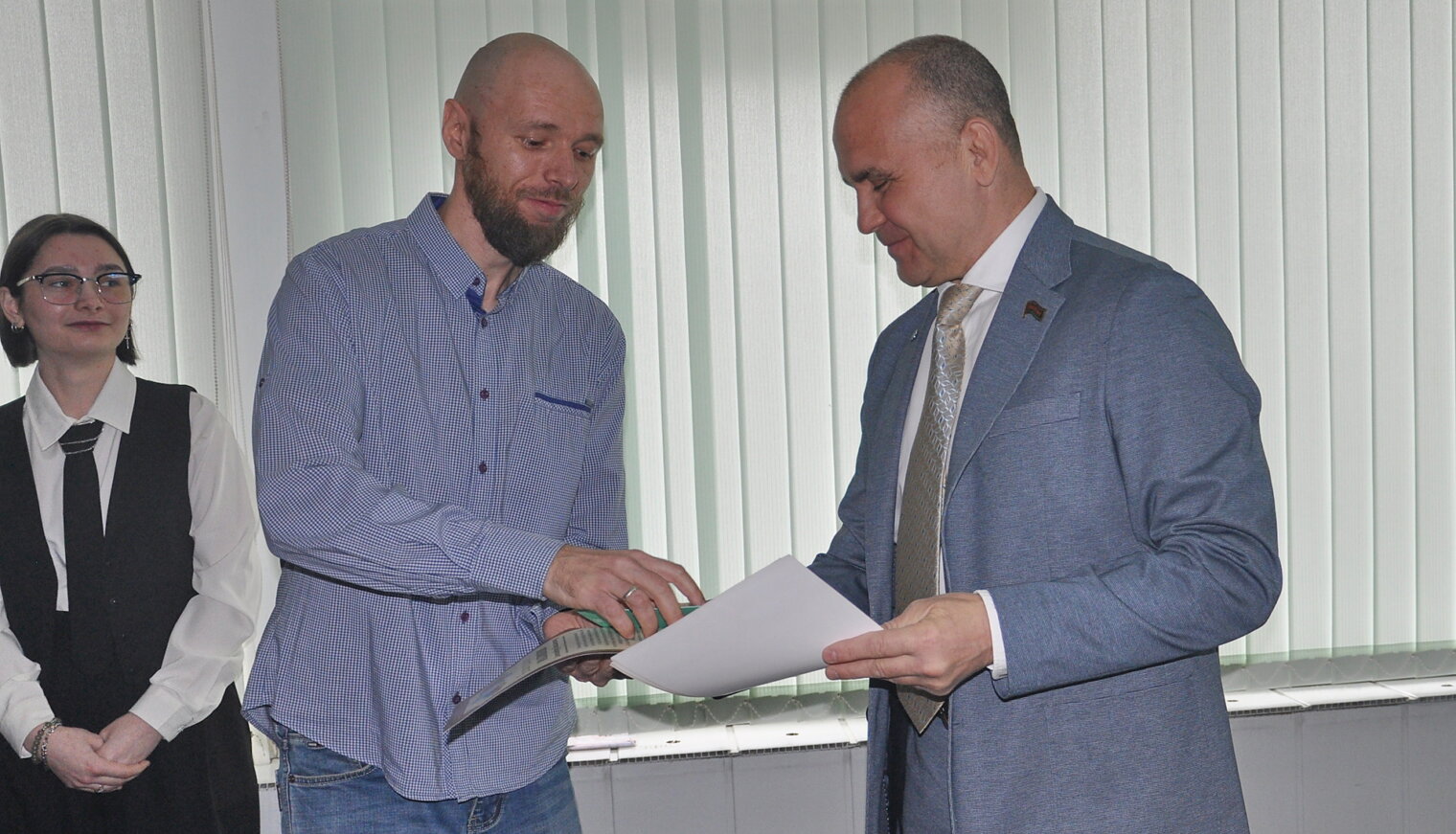 Глава Белореченска и председатель горсовета поздравили редакцию «ОК» с юбилеем газеты