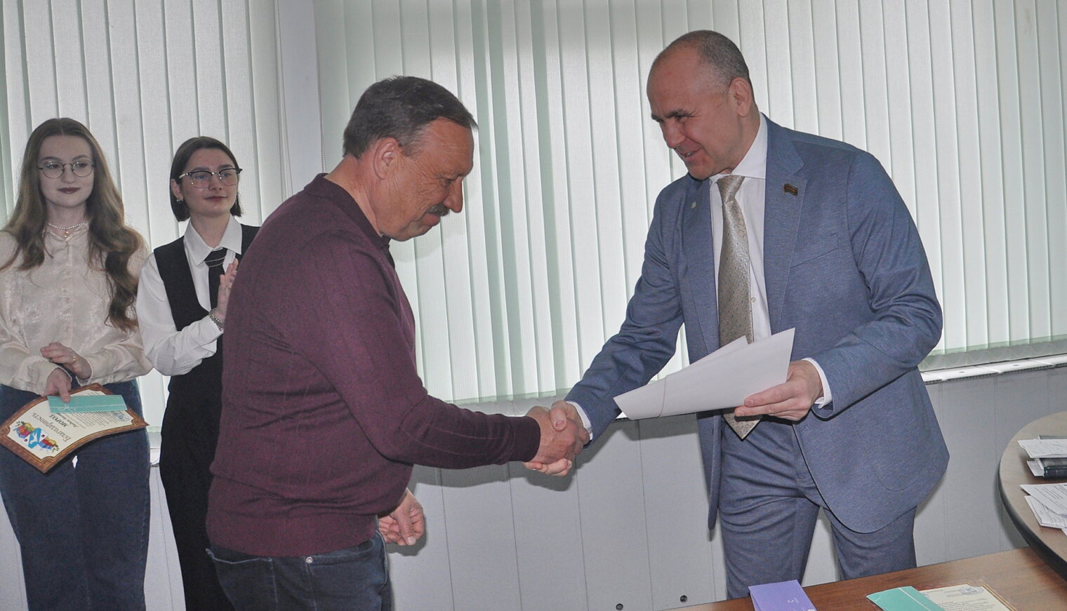Глава Белореченска и председатель горсовета поздравили редакцию «ОК» с юбилеем газеты