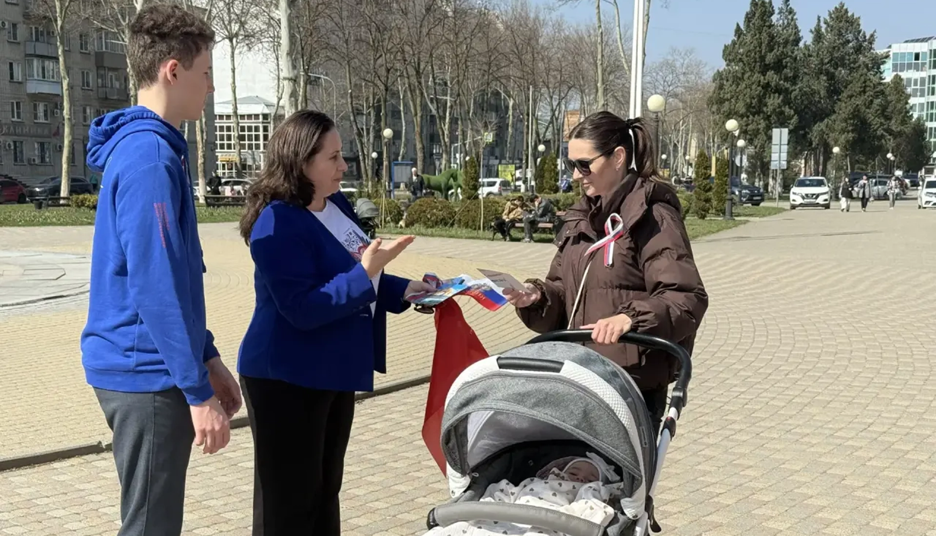 «Одна страна – одна история»: белореченские школьники вышли на улицы с триколором