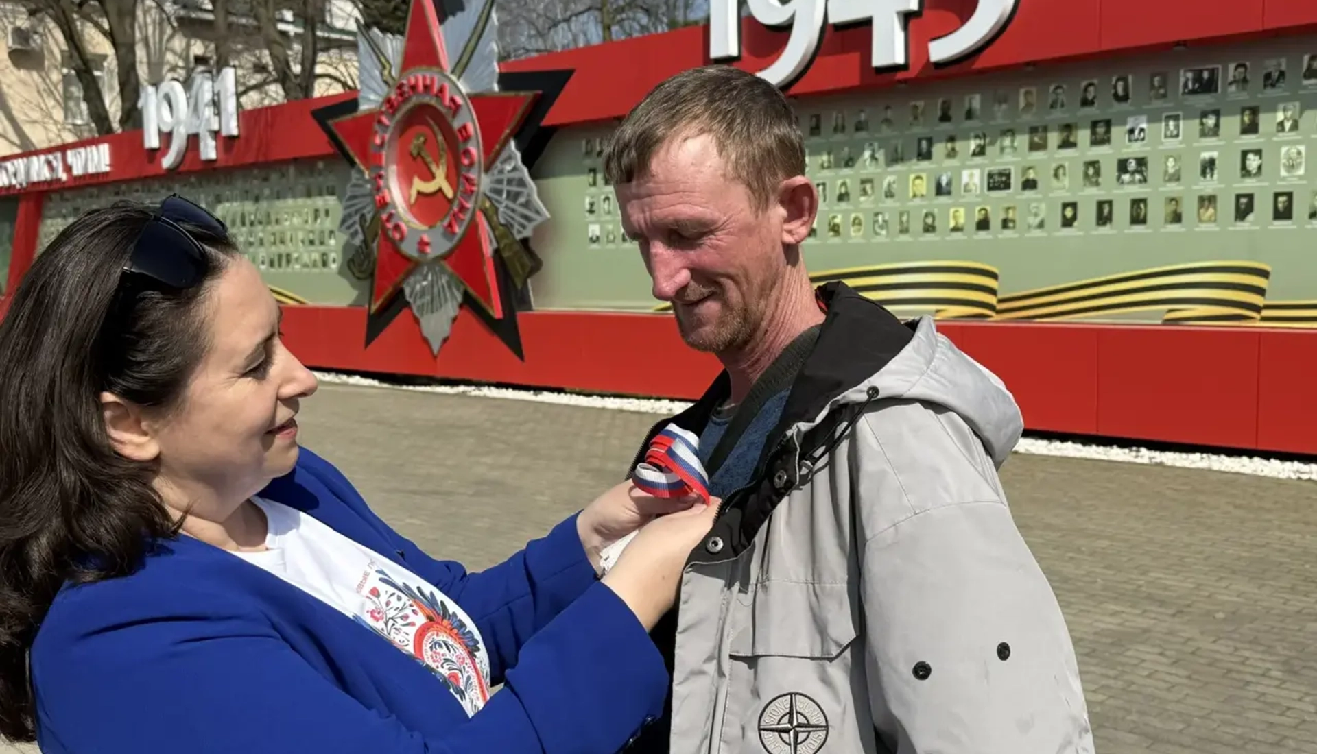 «Одна страна – одна история»: белореченские школьники вышли на улицы с триколором