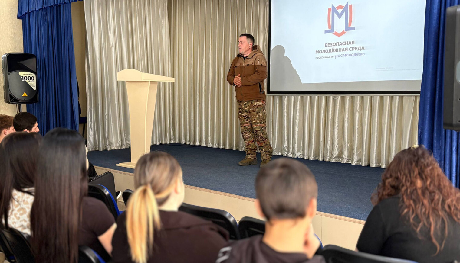 Студенты белореченского техникума встретились с полицейскими и участником СВО