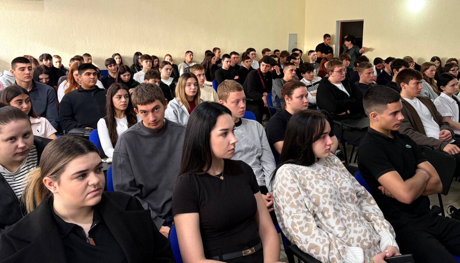 Студенты белореченского техникума встретились с полицейскими и участником СВО