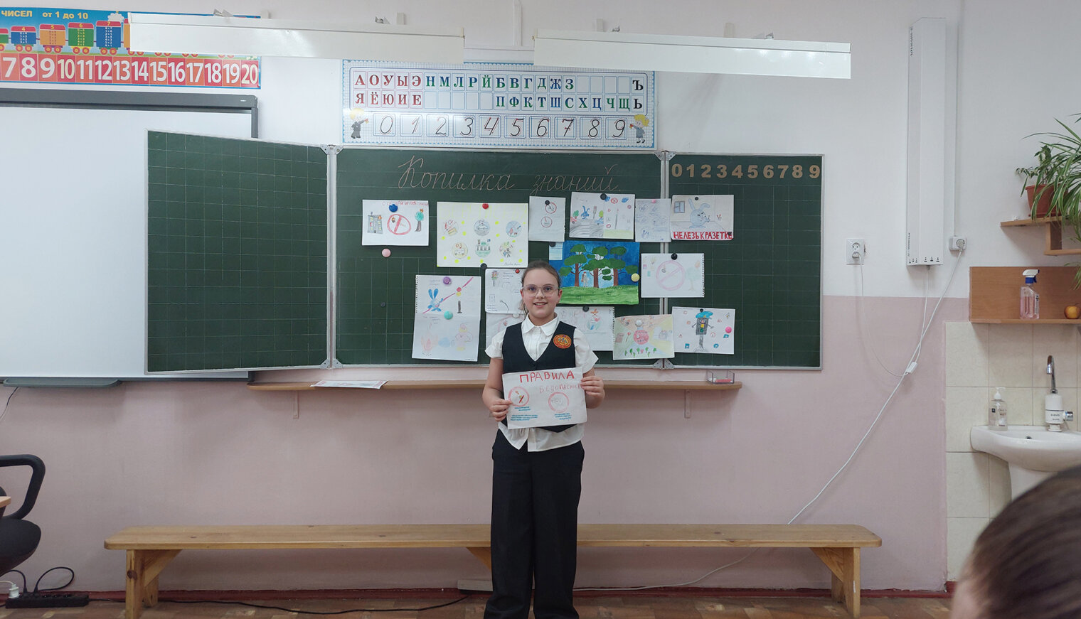 Белореченские полицейские и общественники проводят для школьников уроки безопасности