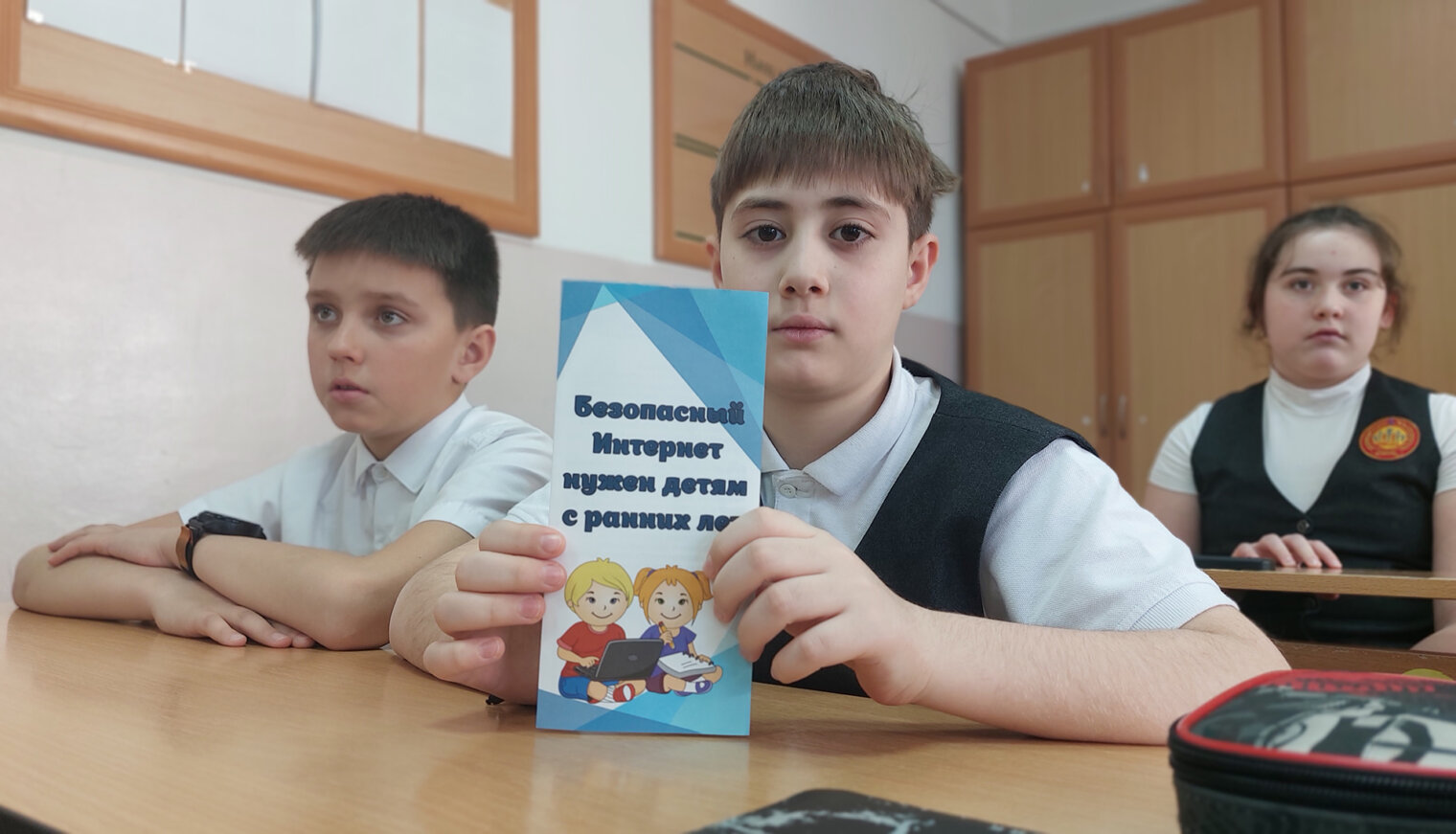 Белореченские полицейские и общественники проводят для школьников уроки безопасности