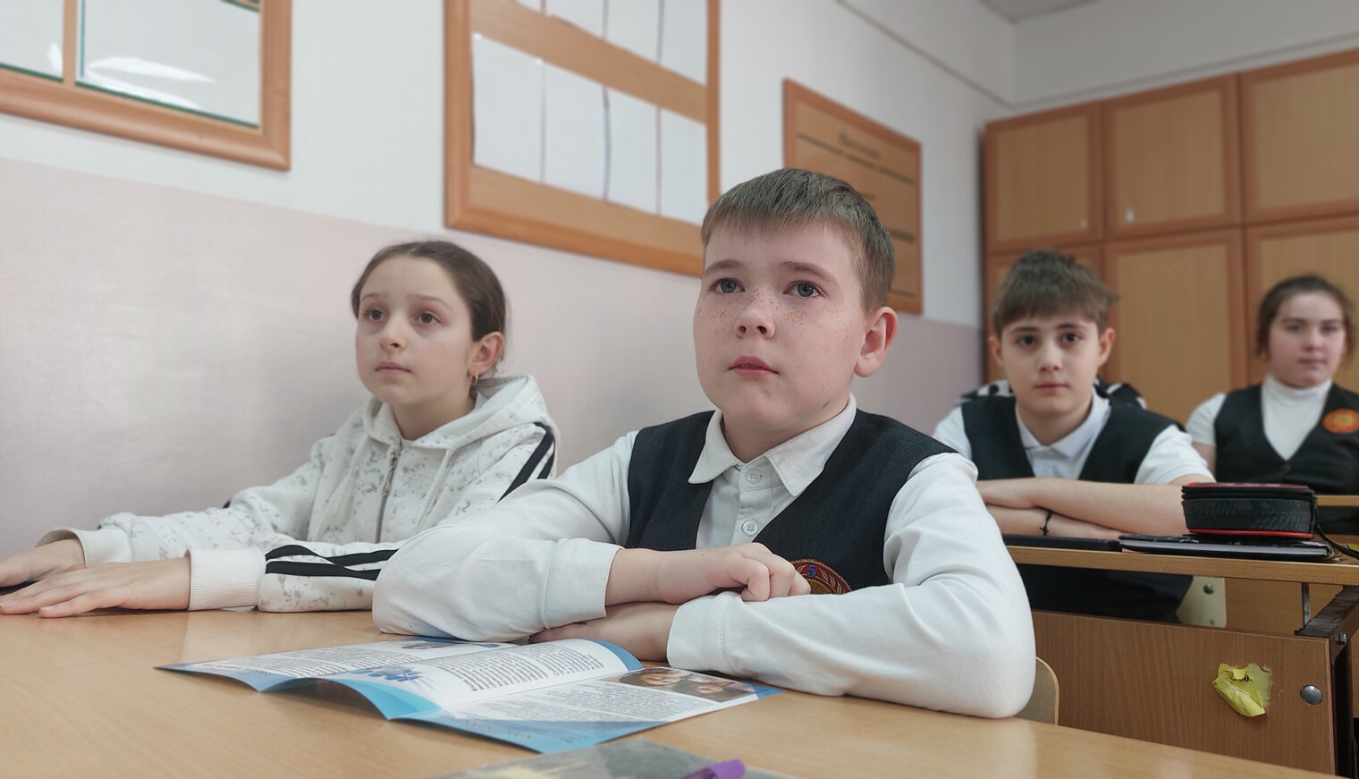 Белореченские полицейские и общественники проводят для школьников уроки безопасности