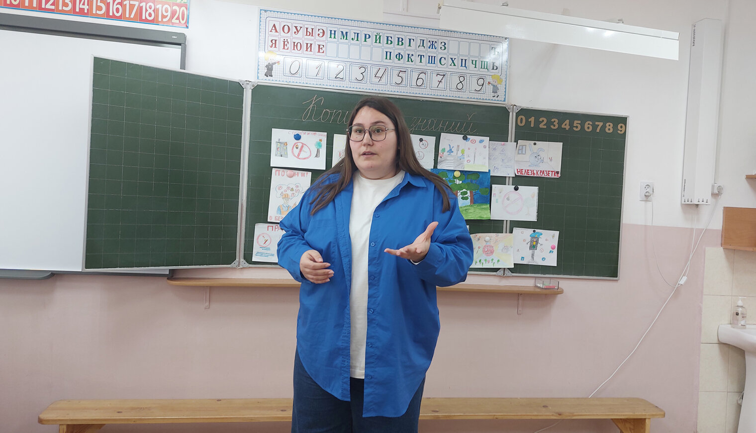 Белореченские полицейские и общественники проводят для школьников уроки безопасности