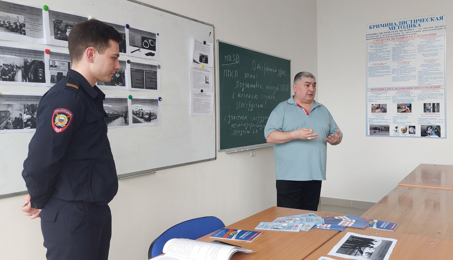 Студентам белореченского техникума рассказали о патрульно-постовой службе
